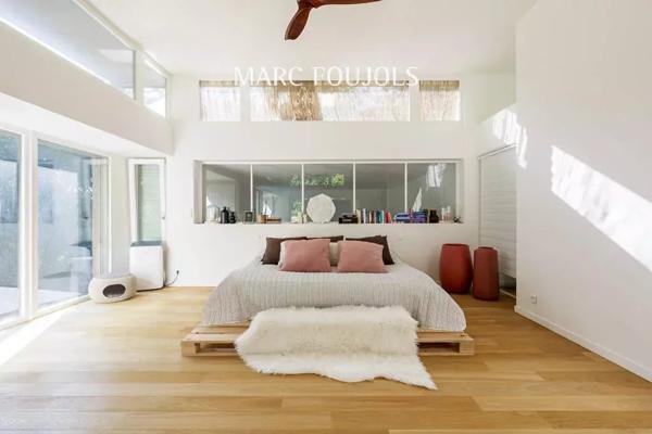 VERSAILLES – Maison d’architecte avec jardin et piscine écologique