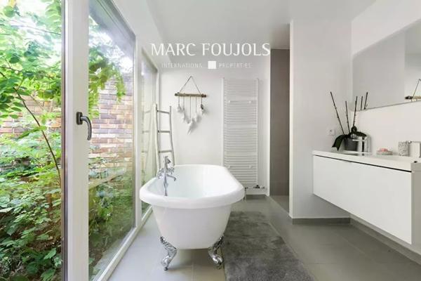 VERSAILLES – Maison d’architecte avec jardin et piscine écologique