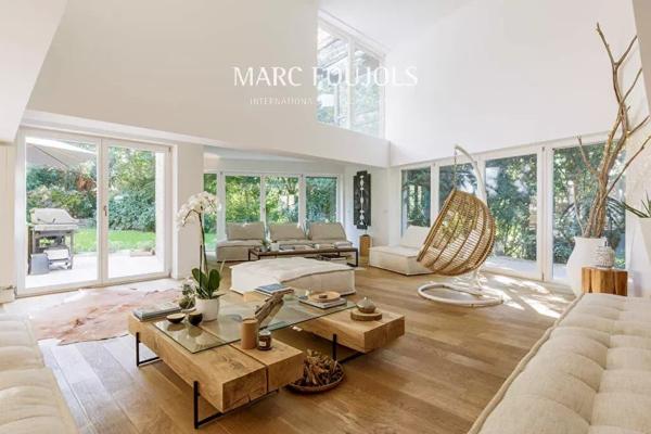 VERSAILLES – Maison d’architecte avec jardin et piscine écologique