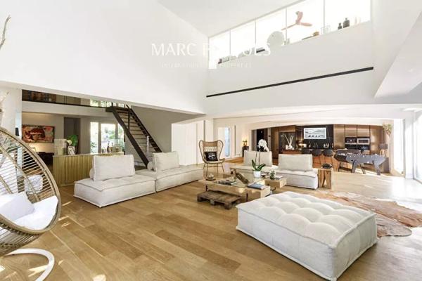 VERSAILLES – Maison d’architecte avec jardin et piscine écologique