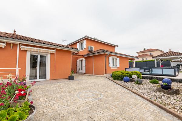 Maison 4 chambres + T2 indépendant, jardin et piscine - Saint Laurent de Mure
