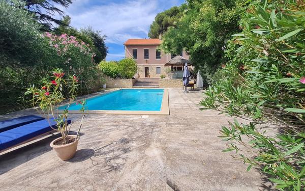 Maison à vendre    6 pièces • 217 m2 Les Angles