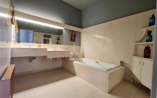 Maison à vendre    6 pièces • 217 m2 Les Angles