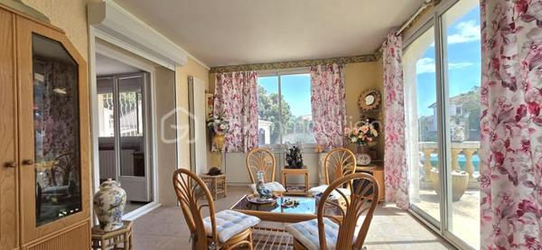 A 12' de GIGNAC,  à CANET, charmant Village et Dynamique, se situe cette propriété au style provençal immédiat, avec une légère touche 'néo-coloniale'.
Bienvenue dans ce lieu RARE, où vos projets prendront VIE,.... et où les mètres carrés ne sont jamais de trop!
Ici, tout commence avec une VILLA quasi de plain-pied (env 255 M² - 5 chambres), au charme atypique, d'inspiration 'andalouse', nichée sur un écrin de 3701 m². Une base SAINE, SOLIDE, prête à revisiter à votre goût.

COTE INTERIEUR: Volumes généreux, plusieurs chambres dont 1 suite parentale, en accès sur Terrasse de 65 m² et surtout ... un VERITABLE espace bureau digne de ce nom.
A la perfection pour télé-travailler, recevoir votre clientèle ou créer votre activité, sans empiéter sur la vie de famille.

COTE EXTERIEUR: Et là, on change de DIMENSION ! 
Dépendance, piscine, salle de sport, double garage, tout est déjà en place pour accueillir vos idées les plus ambitieuses (possible de détacher une parcelle... opportunité de projet complémentaire).

BONUS: les stationnements sont XXL et faciles, une configuration idéale pour: 
- profession libérale
- artisan/entrepreneur
- PROJET familial, MULTI-GENERATIONS
Ou simplement... vivre avec de l'ESPACE (le vrai!)

Cette DEMEURE est un BIEN à moderniser, avec une BASE EXCEPTIONELLE pour une VALORISATION IMMEDIATE et future.

Localisation++++ : A 11' A75 - 13' A750 - 19' PEZENAS - 25' des plages et 35' BEZIERS ou Montpellier
Plan et vidéos à disposition
Visite sur financement validé
