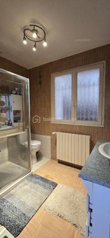 A 12' de GIGNAC,  à CANET, charmant Village et Dynamique, se situe cette propriété au style provençal immédiat, avec une légère touche 'néo-coloniale'.
Bienvenue dans ce lieu RARE, où vos projets prendront VIE,.... et où les mètres carrés ne sont jamais de trop!
Ici, tout commence avec une VILLA quasi de plain-pied (env 255 M² - 5 chambres), au charme atypique, d'inspiration 'andalouse', nichée sur un écrin de 3701 m². Une base SAINE, SOLIDE, prête à revisiter à votre goût.

COTE INTERIEUR: Volumes généreux, plusieurs chambres dont 1 suite parentale, en accès sur Terrasse de 65 m² et surtout ... un VERITABLE espace bureau digne de ce nom.
A la perfection pour télé-travailler, recevoir votre clientèle ou créer votre activité, sans empiéter sur la vie de famille.

COTE EXTERIEUR: Et là, on change de DIMENSION ! 
Dépendance, piscine, salle de sport, double garage, tout est déjà en place pour accueillir vos idées les plus ambitieuses (possible de détacher une parcelle... opportunité de projet complémentaire).

BONUS: les stationnements sont XXL et faciles, une configuration idéale pour: 
- profession libérale
- artisan/entrepreneur
- PROJET familial, MULTI-GENERATIONS
Ou simplement... vivre avec de l'ESPACE (le vrai!)

Cette DEMEURE est un BIEN à moderniser, avec une BASE EXCEPTIONELLE pour une VALORISATION IMMEDIATE et future.

Localisation++++ : A 11' A75 - 13' A750 - 19' PEZENAS - 25' des plages et 35' BEZIERS ou Montpellier
Plan et vidéos à disposition
Visite sur financement validé