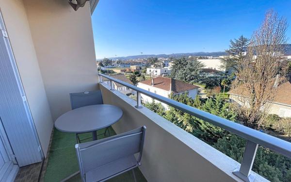 Appartement à louer    3 pièces • 80,21 m2 Valence