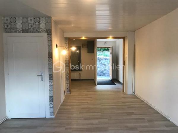 Immeuble de rapport de 10 appartements loués pour 5 126 € par mois. Proche centre ville, commerce, école.