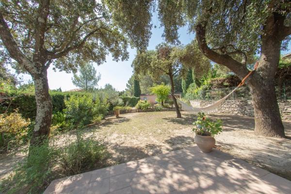 VILLENEUVE-LÈS-AVIGNON (30400) – MAISON INDIVIDUELLE – 5 PIÈCES – CALME ABSOLU – AUCUN VIS-À-VIS – PISCINE – BUREAU INDÉPENDANT