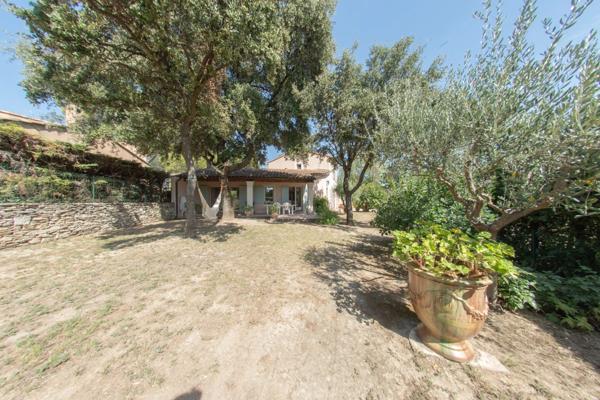 VILLENEUVE-LÈS-AVIGNON (30400) – MAISON INDIVIDUELLE – 5 PIÈCES – CALME ABSOLU – AUCUN VIS-À-VIS – PISCINE – BUREAU INDÉPENDANT