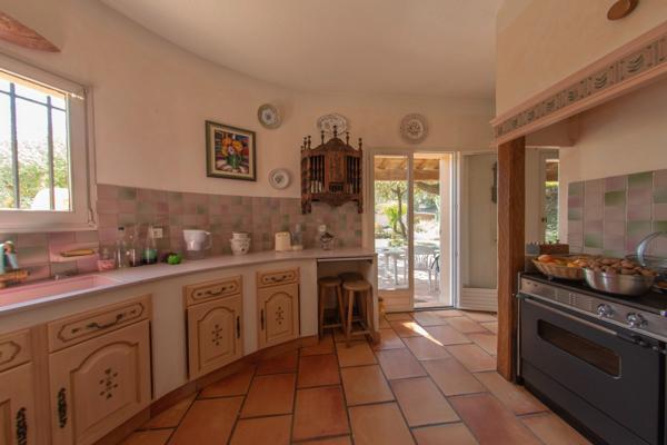 VILLENEUVE-LÈS-AVIGNON (30400) – MAISON INDIVIDUELLE – 5 PIÈCES – CALME ABSOLU – AUCUN VIS-À-VIS – PISCINE – BUREAU INDÉPENDANT