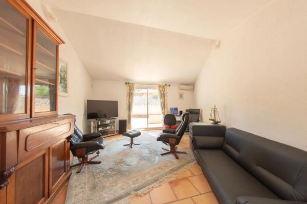 VILLENEUVE-LÈS-AVIGNON (30400) – MAISON INDIVIDUELLE – 5 PIÈCES – CALME ABSOLU – AUCUN VIS-À-VIS – PISCINE – BUREAU INDÉPENDANT