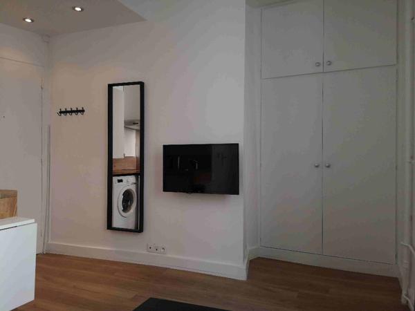 PARIS XVIIème Studio meublé 14.30 m2