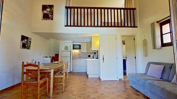 ACHAT APPARTEMENT MEUBLÉ-  6 COUCHAGES  -TERRASSE - PISCINE - PROCHE PLAGES - SAINT AYGULF