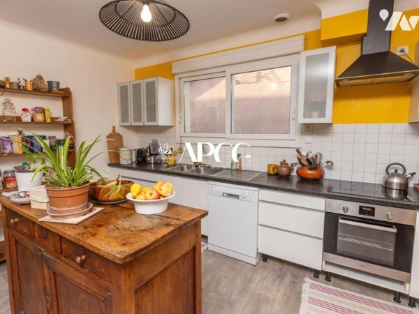 MAISON DEUX LOGEMENTS AVEC GARAGE ET TERRAIN CENTRE NYONS