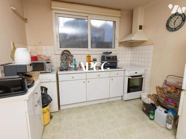 MAISON DEUX LOGEMENTS AVEC GARAGE ET TERRAIN CENTRE NYONS