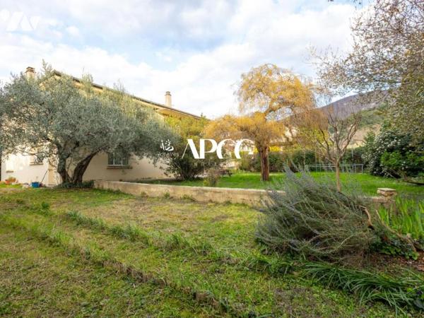 MAISON DEUX LOGEMENTS AVEC GARAGE ET TERRAIN CENTRE NYONS