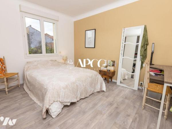 MAISON DEUX LOGEMENTS AVEC GARAGE ET TERRAIN CENTRE NYONS