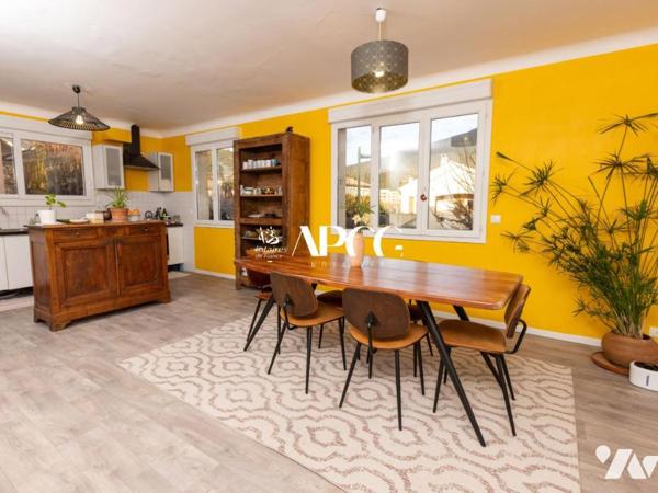 MAISON DEUX LOGEMENTS AVEC GARAGE ET TERRAIN CENTRE NYONS