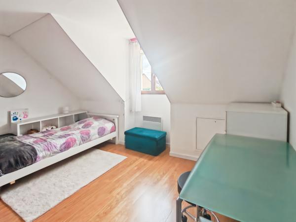 Roissy-en-Brie (77680) 77680 - ROISSY EN BRIE - MAISON INDIVIDUELLE DE 145M² HABITABLE - 7 PIÈCES - 4 CHAMBRES - UNE VERANDA - SITUÉE