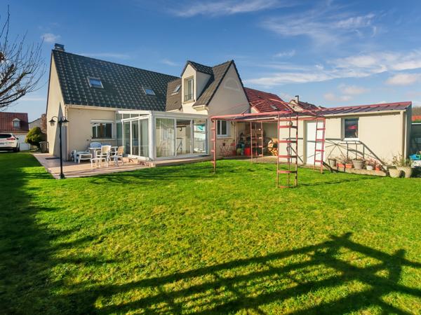 Roissy-en-Brie (77680) 77680 - ROISSY EN BRIE - MAISON INDIVIDUELLE DE 145M² HABITABLE - 7 PIÈCES - 4 CHAMBRES - UNE VERANDA - SITUÉE
