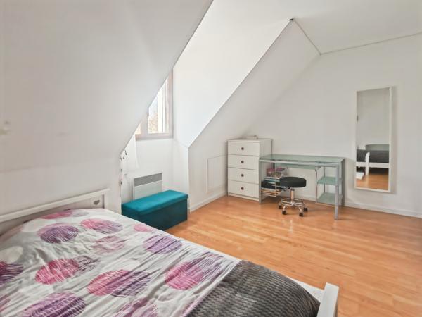 Roissy-en-Brie (77680) 77680 - ROISSY EN BRIE - MAISON INDIVIDUELLE DE 145M² HABITABLE - 7 PIÈCES - 4 CHAMBRES - UNE VERANDA - SITUÉE