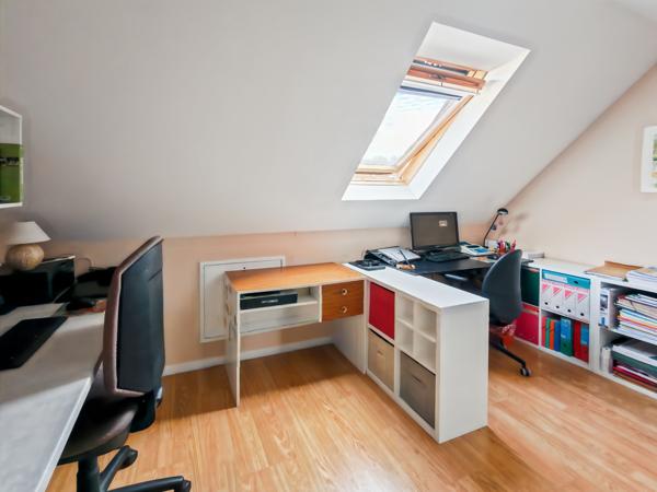 Roissy-en-Brie (77680) 77680 - ROISSY EN BRIE - MAISON INDIVIDUELLE DE 145M² HABITABLE - 7 PIÈCES - 4 CHAMBRES - UNE VERANDA - SITUÉE