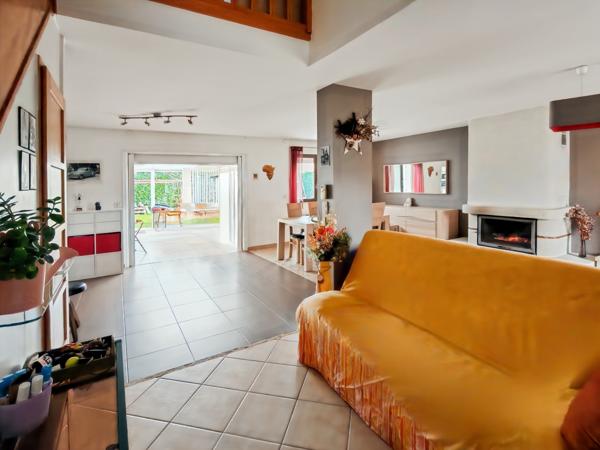 Roissy-en-Brie (77680) 77680 - ROISSY EN BRIE - MAISON INDIVIDUELLE DE 145M² HABITABLE - 7 PIÈCES - 4 CHAMBRES - UNE VERANDA - SITUÉE