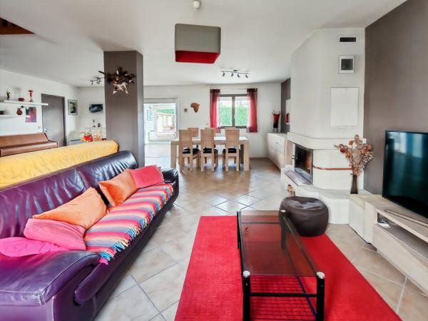 Roissy-en-Brie (77680) 77680 - ROISSY EN BRIE - MAISON INDIVIDUELLE DE 145M² HABITABLE - 7 PIÈCES - 4 CHAMBRES - UNE VERANDA - SITUÉE