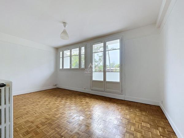 Quartier BRIMONT Appartement de 4 pièces de 71.9m² 420 000 € **  - Référence  V10010370