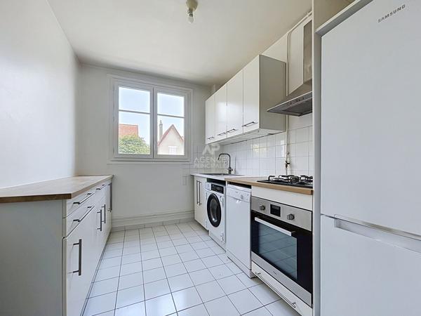 Quartier BRIMONT Appartement de 4 pièces de 71.9m² 420 000 € **  - Référence  V10010370