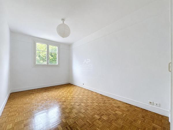Quartier BRIMONT Appartement de 4 pièces de 71.9m² 420 000 € **  - Référence  V10010370
