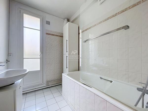 Quartier BRIMONT Appartement de 4 pièces de 71.9m² 420 000 € **  - Référence  V10010370