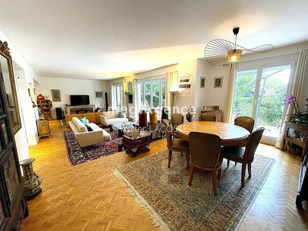 Maison à Saint-Nom-la-Bretèche, 78860 - 10 pièces 260m²