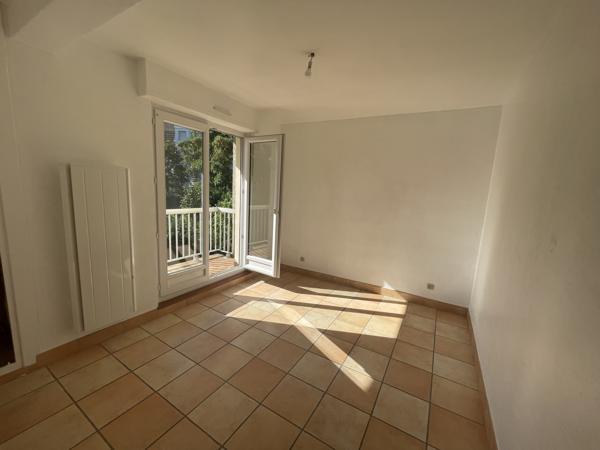 Appartement
                                                                                                                                                                                                                                                                                                                        3 pièce(s)                                                                                                                                                                                                          2 chambre(s)                                                                                                                                                                                                          74  m²