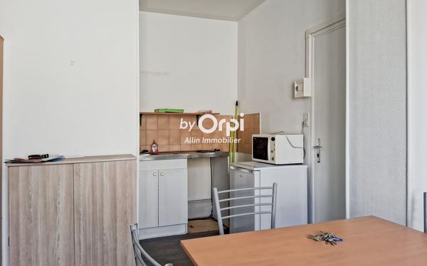 Immeuble à vendre    4 pièces •  Montluçon