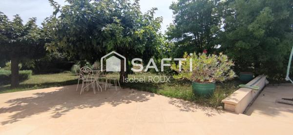 Maison d'architecte avec piscine sur les hauteurs