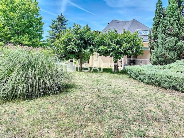 Maison d'architecte avec piscine sur les hauteurs