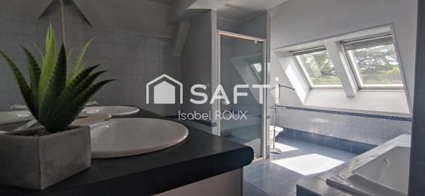 Maison d'architecte avec piscine sur les hauteurs