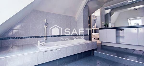 Maison d'architecte avec piscine sur les hauteurs