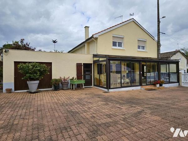 A vendre à COUHE (86700), Une maison d'habitation avec garage et jardin