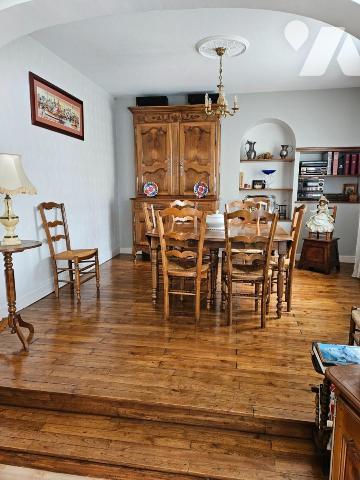 A vendre à COUHE (86700), Une maison d'habitation avec garage et jardin