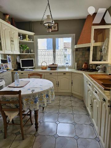 A vendre à COUHE (86700), Une maison d'habitation avec garage et jardin