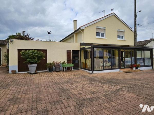 A vendre à COUHE (86700), Une maison d'habitation avec garage et jardin