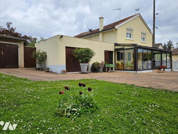 A vendre à COUHE (86700), Une maison d'habitation avec garage et jardin