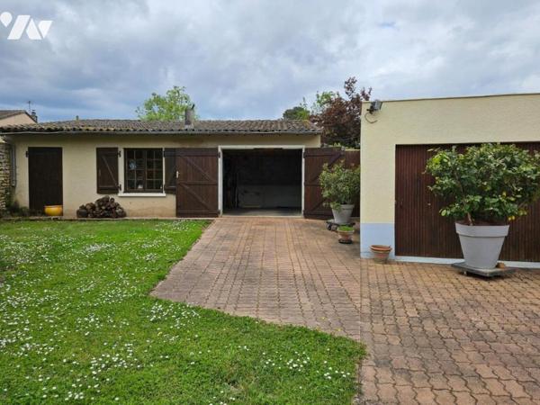 A vendre à COUHE (86700), Une maison d'habitation avec garage et jardin
