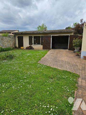 A vendre à COUHE (86700), Une maison d'habitation avec garage et jardin