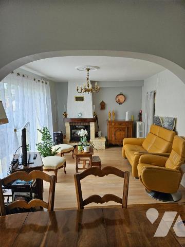 A vendre à COUHE (86700), Une maison d'habitation avec garage et jardin