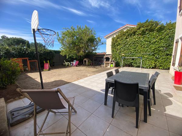 CRAPONNE/ Esprit maison charmant appartement T3 rez de jardin avec places de parking