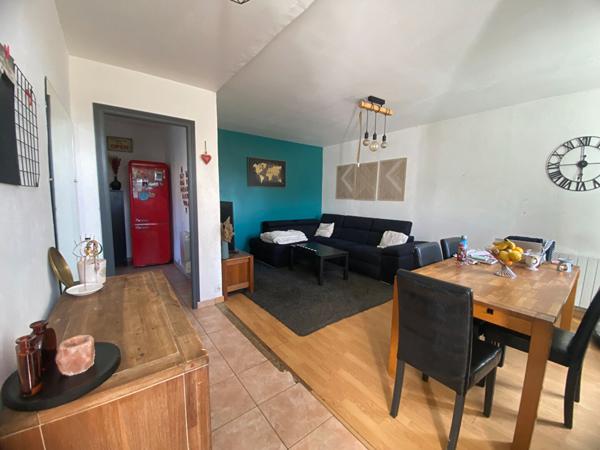 CRAPONNE/ Esprit maison charmant appartement T3 rez de jardin avec places de parking