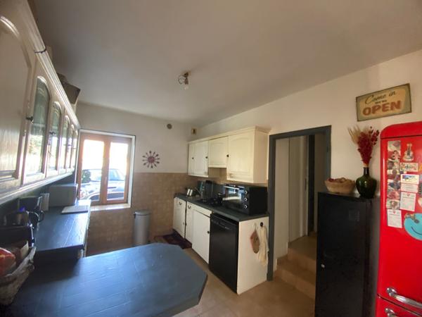 CRAPONNE/ Esprit maison charmant appartement T3 rez de jardin avec places de parking